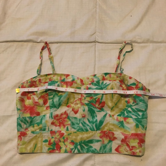 3/20$ American Eagle Outfitters - Floral Crop Top - Picture 6 of 8